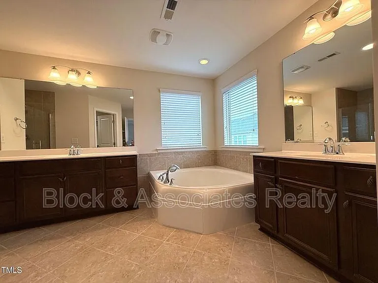 238 Begen St — Photo 18