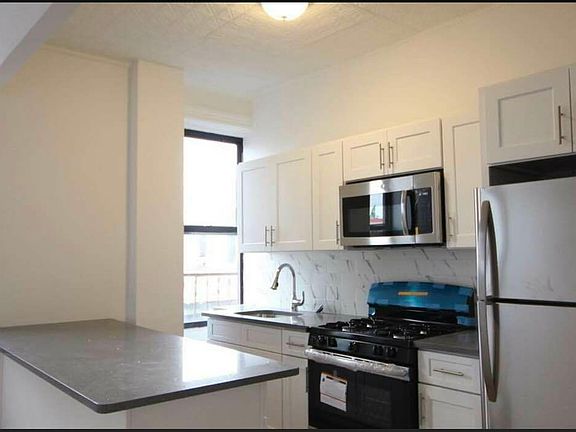 2nd image of 320 Linden St #2R