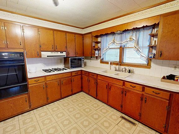 4th image of 605 Court Ave