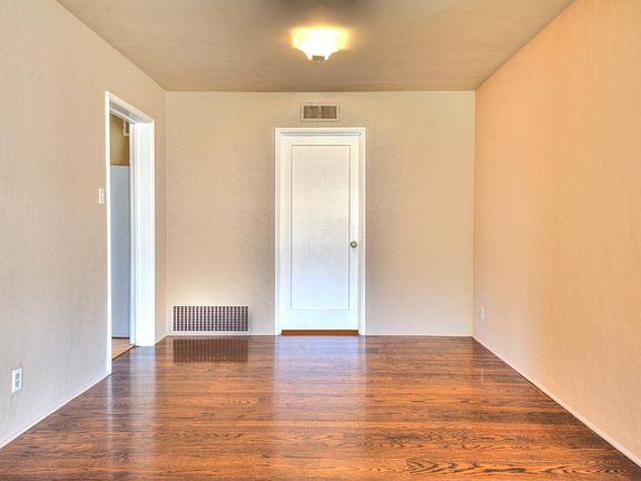 5th image of 1825 Mark Twain St