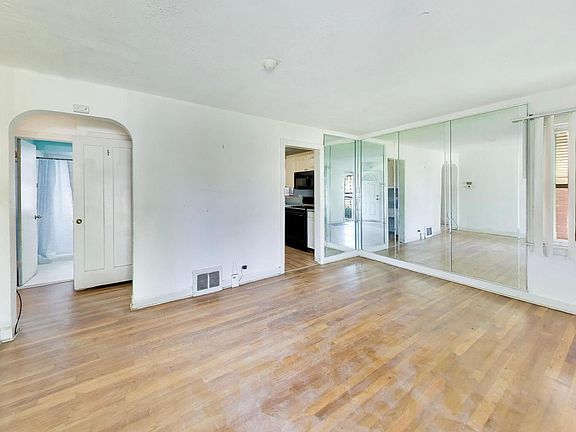 3rd image of 423 Frederick Ave