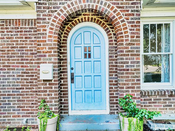 4th image of 431 Decelle St