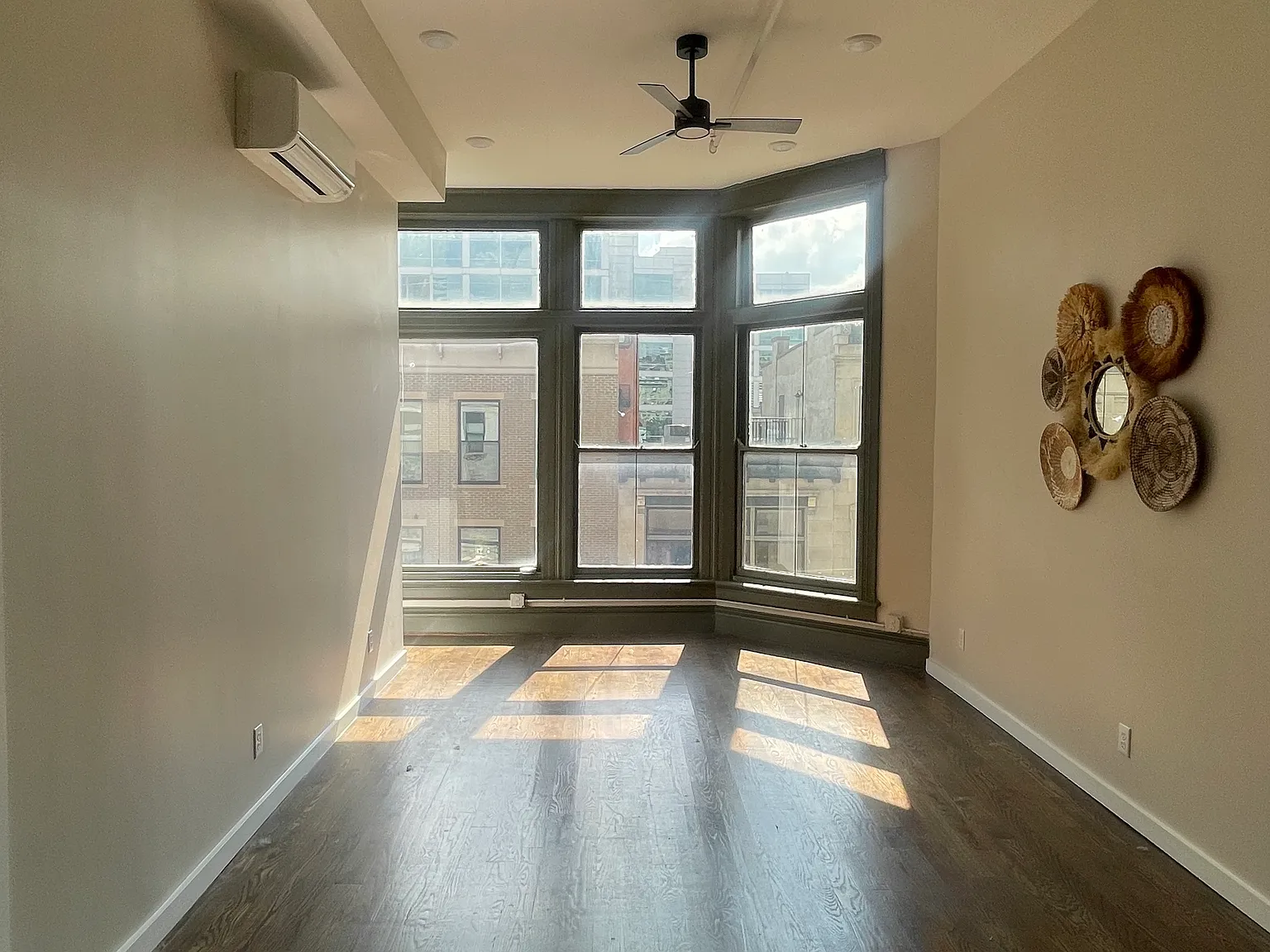 312 W 4th St — Photo 4