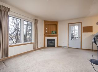 6115 White Pine Way, Fitchburg, WI 53719