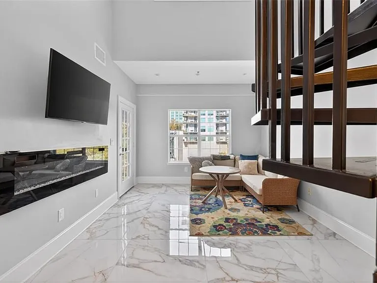 1075 Peachtree Walk NE #A512 — Photo 4