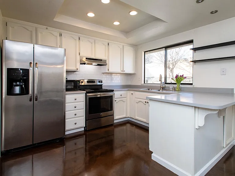 2226 Coroval Dr — Photo 10