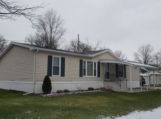 13 Van Ess Dr, Olmsted Twp, OH 44138