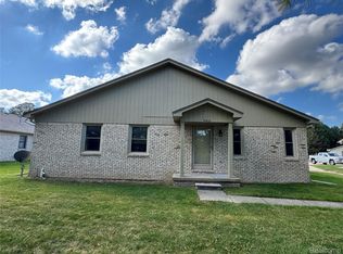 41912 King Edward Ct, Clinton Township, MI