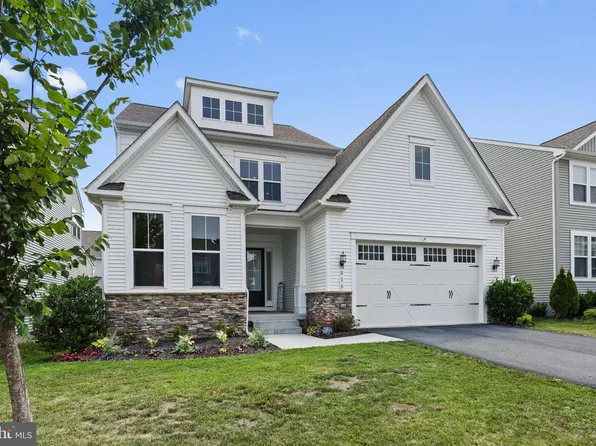 819 Banker Dr SW, Leesburg, VA 20175