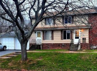 86 Parkwood Ln, Hilton, NY 14468