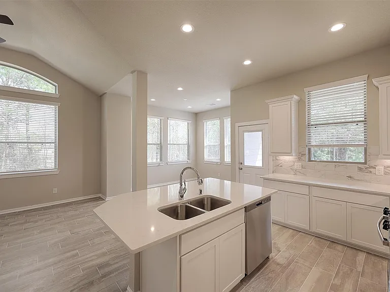 115 Handley Dr — Photo 7