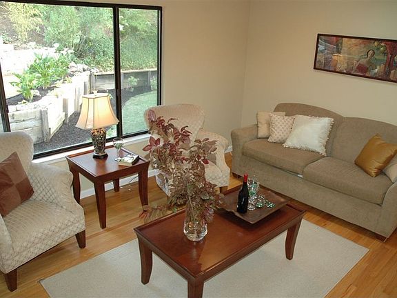 Great Room w/Vaulted Ceilings