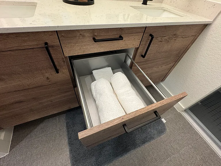 Full bathroom 1