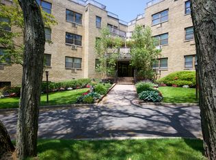 5 Schenck Ave, Great Neck, NY 11021