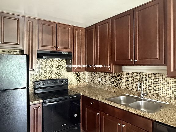 2nd image of 1653 Oakwood Ave #102V