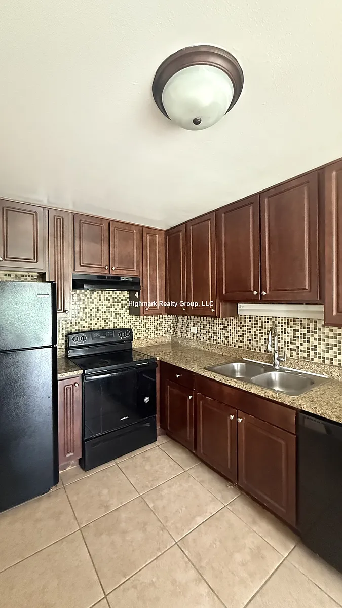 Building Photo - 1653 Oakwood Ave #102V
