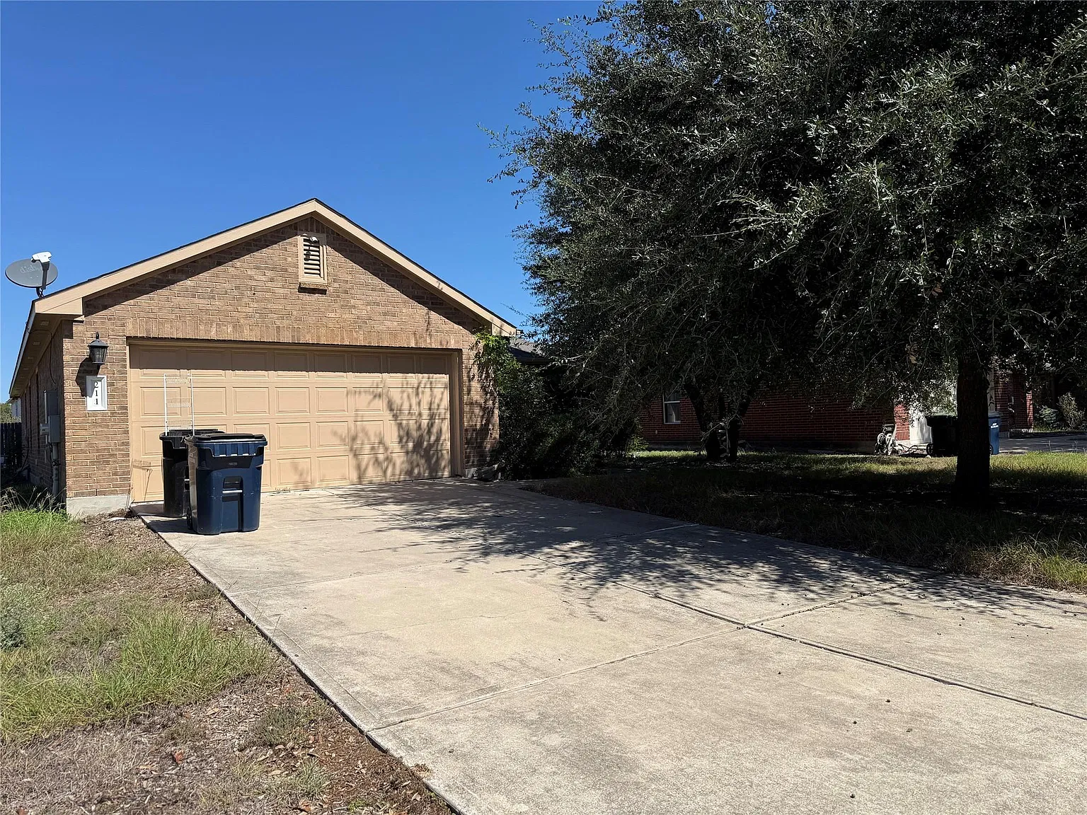 4 bed, 2.0 bath, 1699 sqft, $1,800 — Photo 2