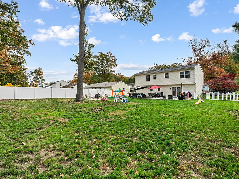 225 Karen Dr — Photo 10