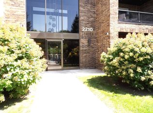 2210 Midland Grove Rd APT 309, Roseville, MN 55113
