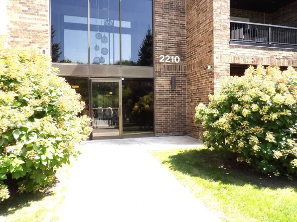 2210 Midland Grove Rd, Roseville, MN