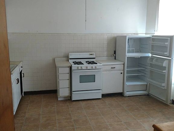 2nd image of 810 N Townsend St APT 1