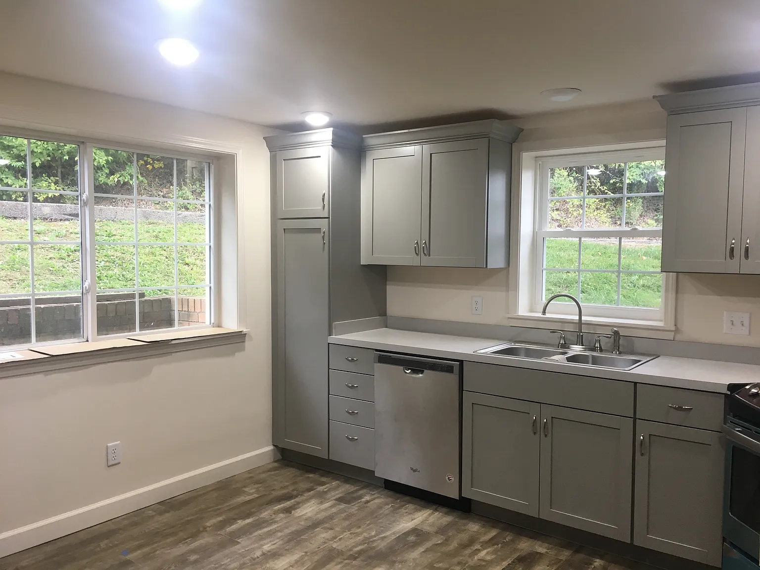 Twelve Oak Apartments — Photo 1