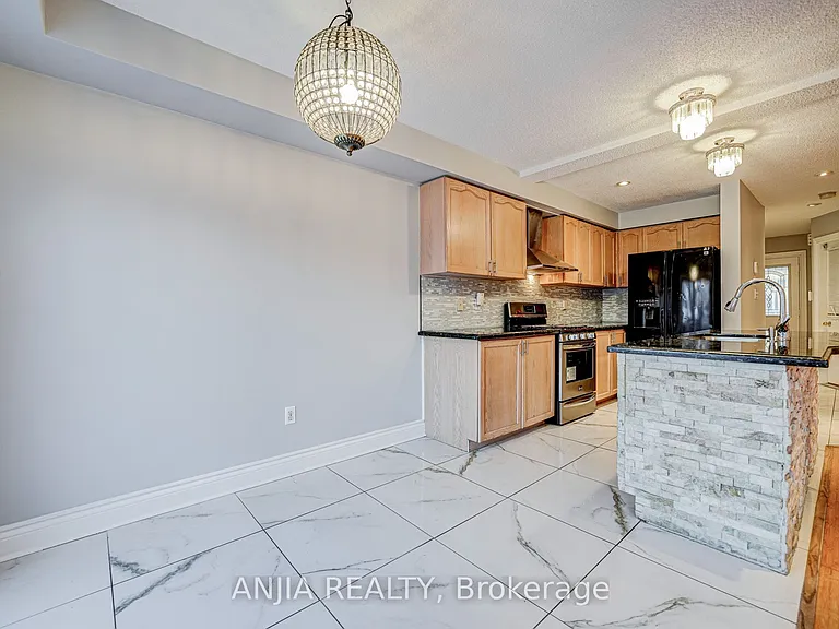 146 Billingsley Cres — Photo 11