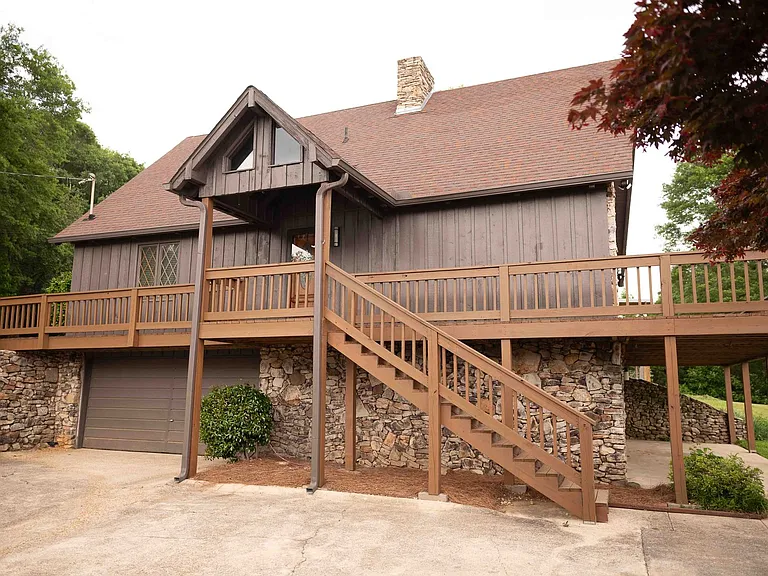 418 Riverton Dr — Photo 2