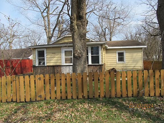 2nd image of 2935 Oak St