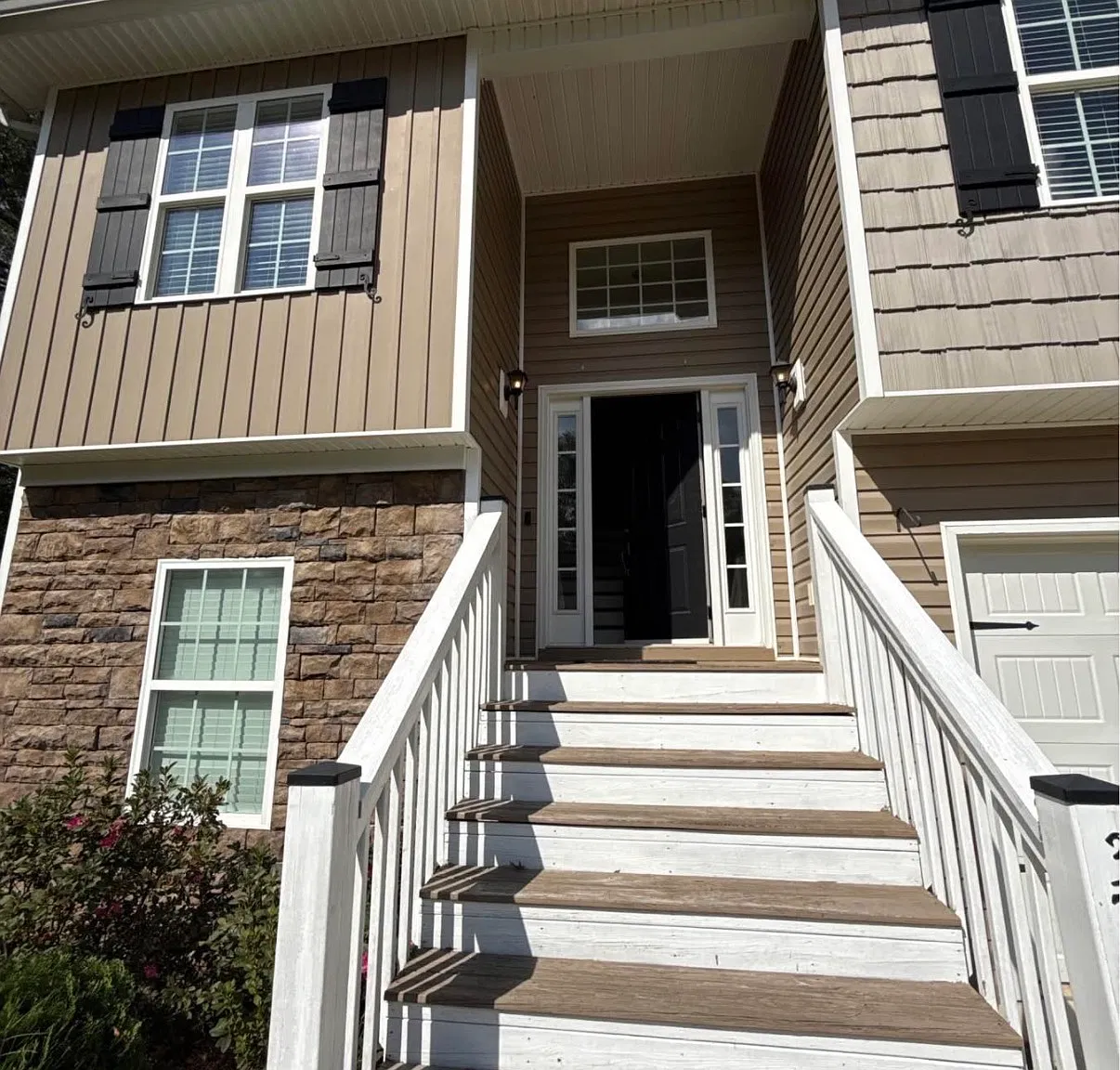 3 bed, 1994 sqft, $2,070 — Photo 2
