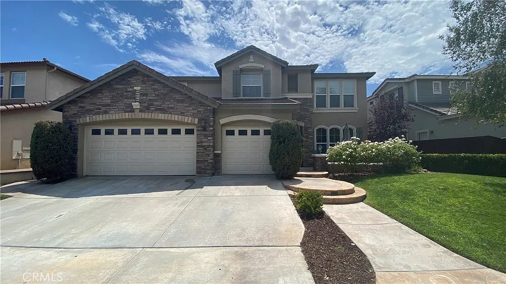 6 bed, 4.5 bath, 3842 sqft, $4,795 — Photo 2