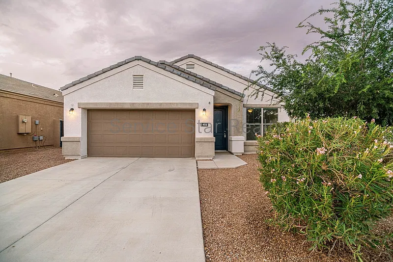 4 bed, 2.5 bath, 1916 sqft, $2,099 — Photo 3