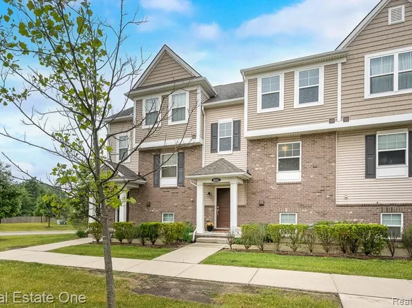 4661 Bradley Cir, Troy, MI 48085