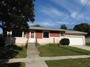 1703 S 15th St, Manitowoc, WI 54220