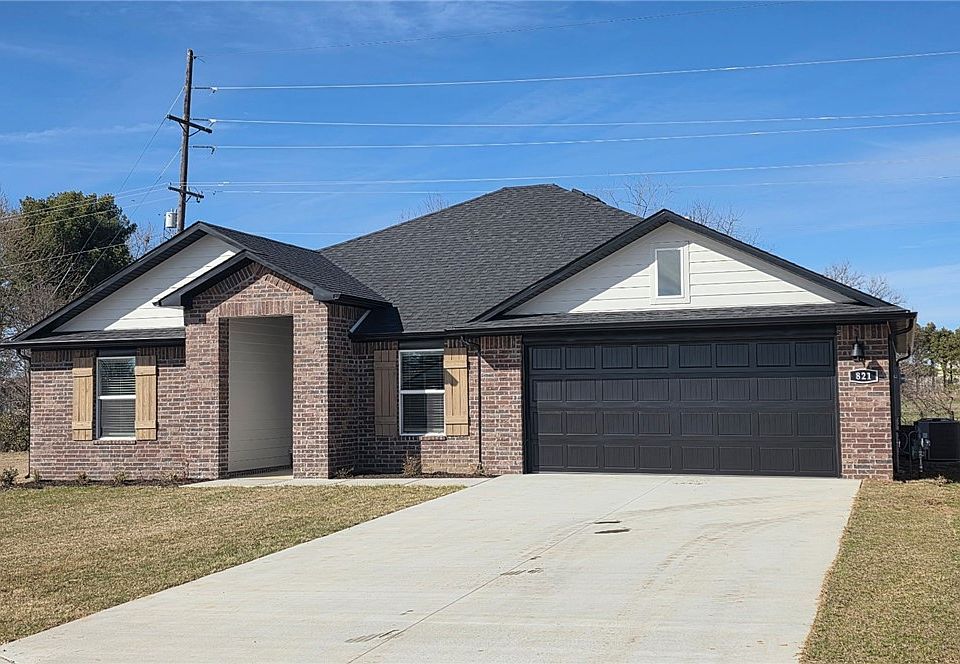 1st image of 822 Picard Ave