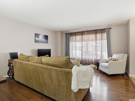 4th image of UNIT 17-622 Lamarsh ROAD