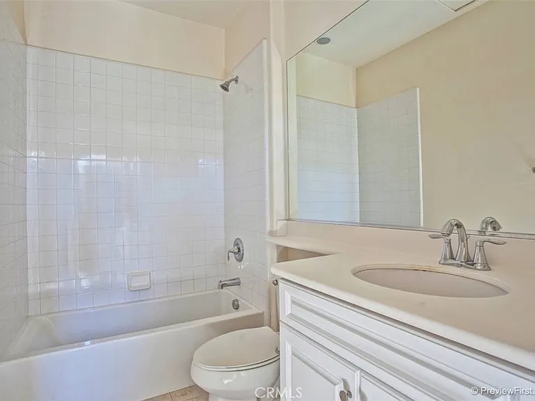 34 Roycroft — Photo 7