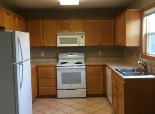 1940 Joles Dr, Tonganoxie, KS 66086