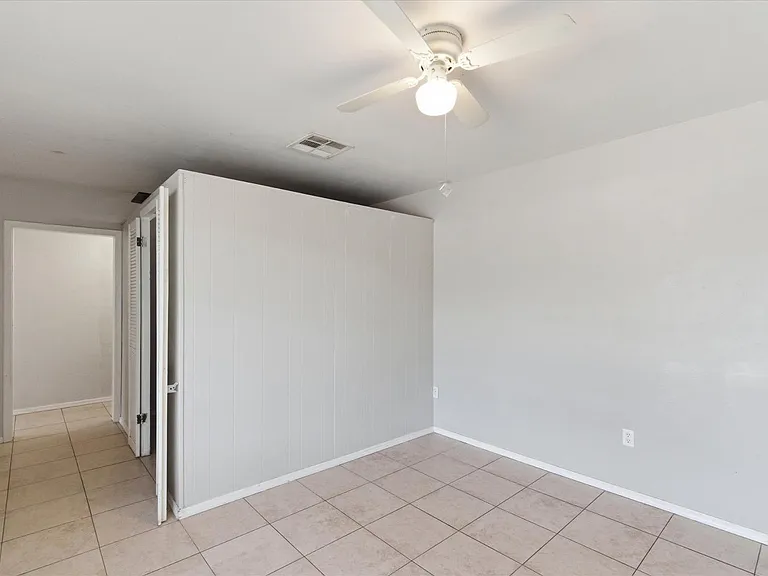2609 W Morten Ave #1 — Photo 4