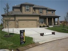 5th image of 613 SW Lake Side Ct
