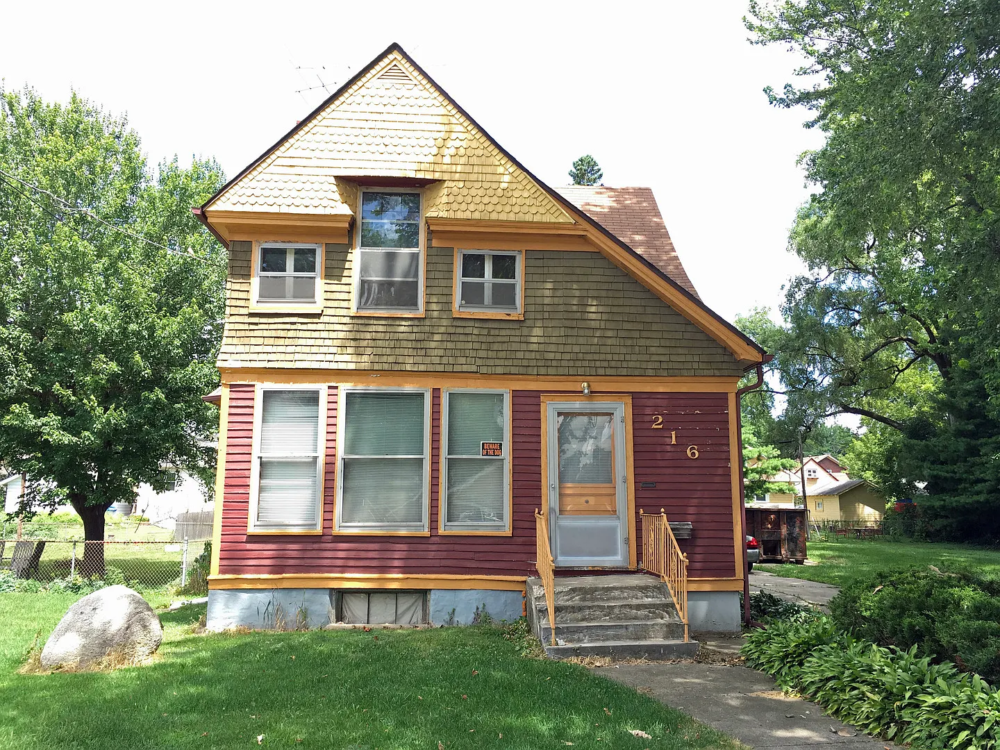 216 Morgan St photo 1