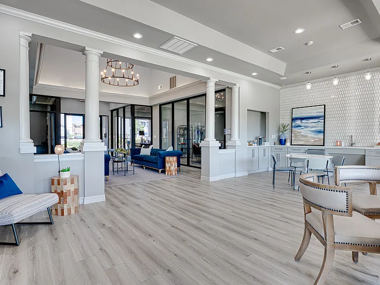 Highland Luxury Living — Photo 38