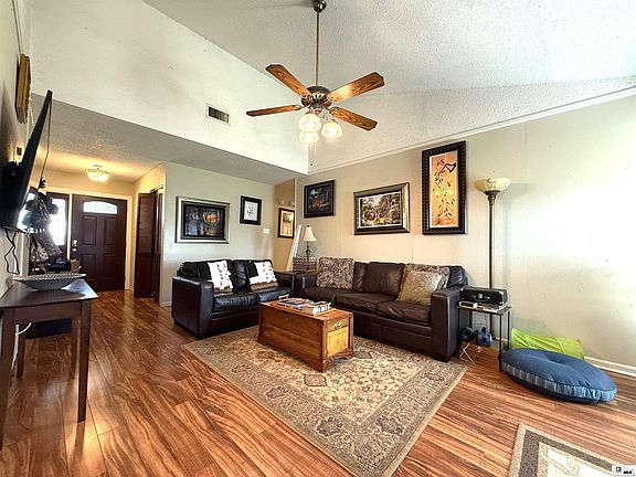 5th image of 105 Crystal Dr