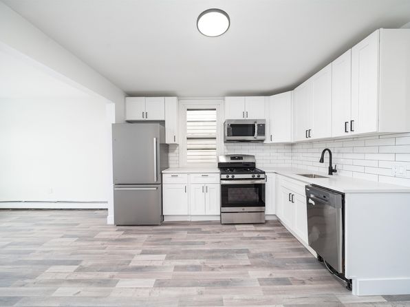 326 Avenue E #4, Bayonne, NJ 07002