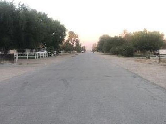 Exterior Neighborhood (street photo)