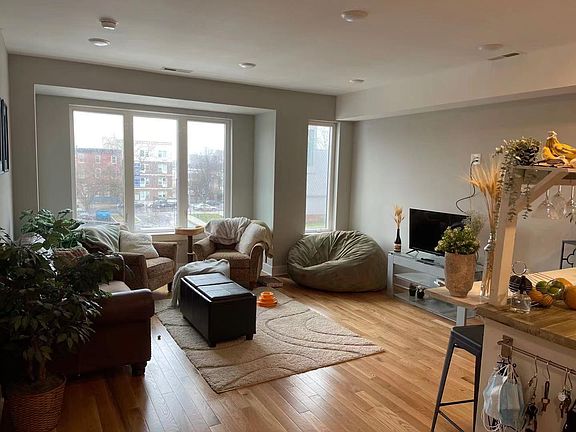 2nd image of 1636 Cambridge St #C