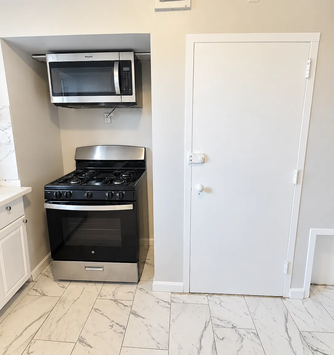 4 bed, $3,000 — Photo 3