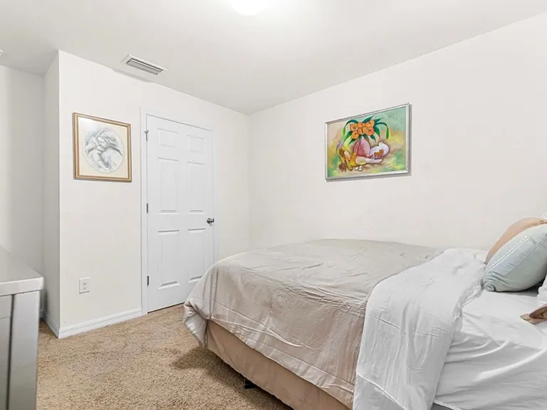 1501 NE 33rd St #C — Photo 2