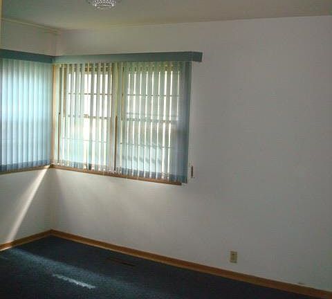 4th image of 554 Elm Ave