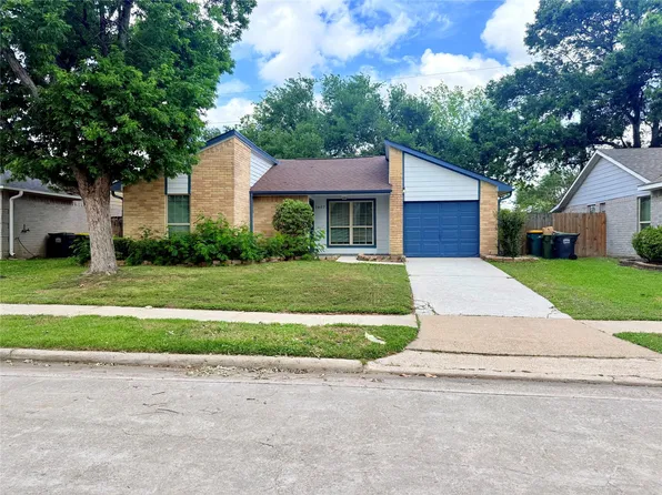 2807 N Brompton Dr, Pearland, TX 77584